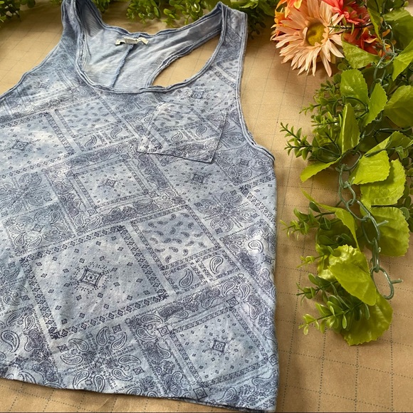 Women's American Eagle Blue Abstract Bank Top Size Small - Picture 2 of 9